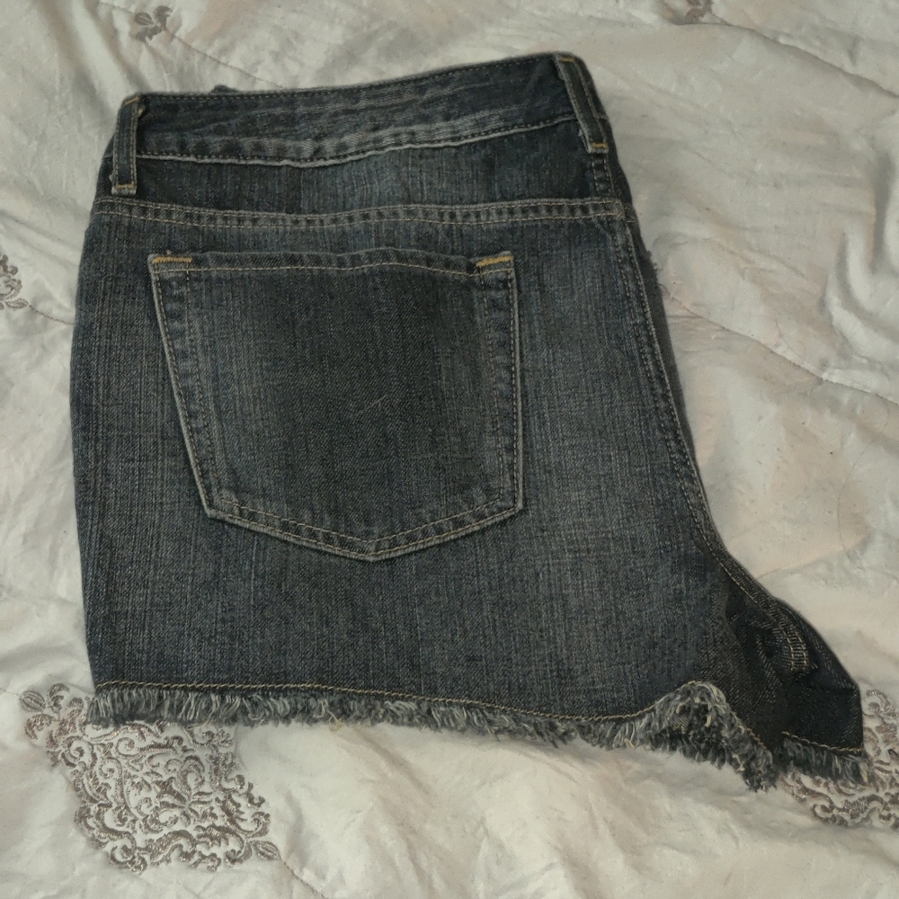 Shorts - Picture 2 of 3